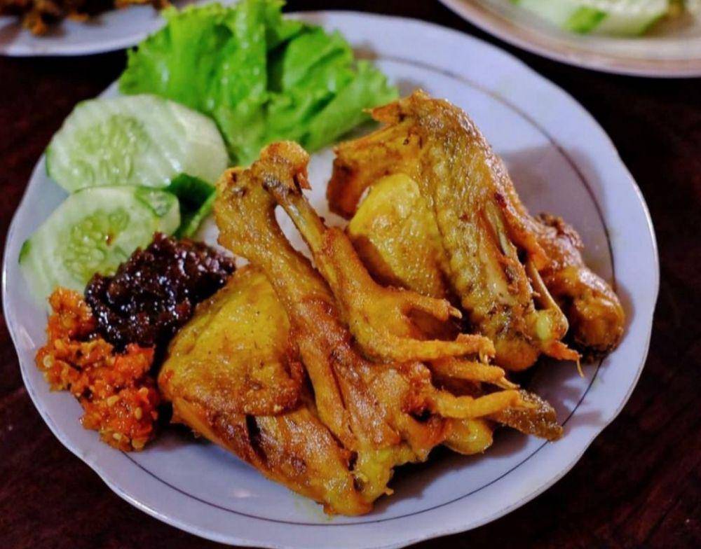 Ilustrasi ayam goreng serai (instagram.com/ayamgorengmbahkarto_sukoharjo)
