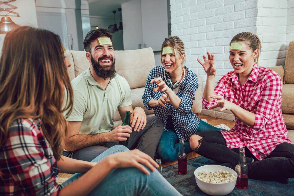 Ilustrasi main tebak judul film bersama keluarga (Shutterstock/adriaticfoto)