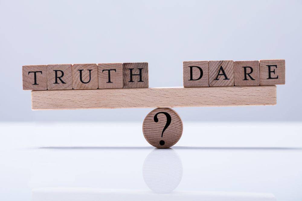 Tantangan truth or dare (Shutterstock/Andrey_Popov)