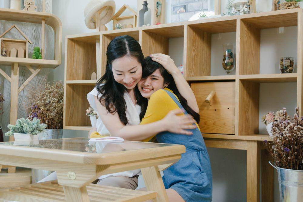 Ucapan terima kasih dari anak (Shutterstock/Vizilla)