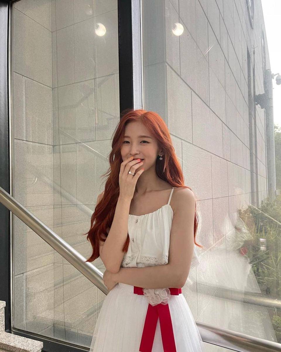 Arin OH MY GIRL (instagram.com/ye._.vely618)