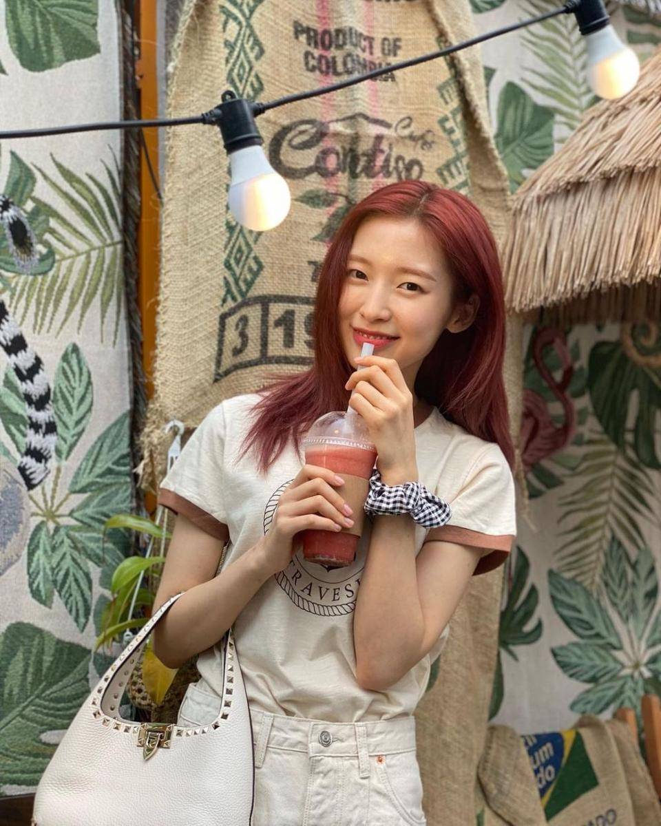 Arin OH MY GIRL (instagram.com/ye._.vely618)