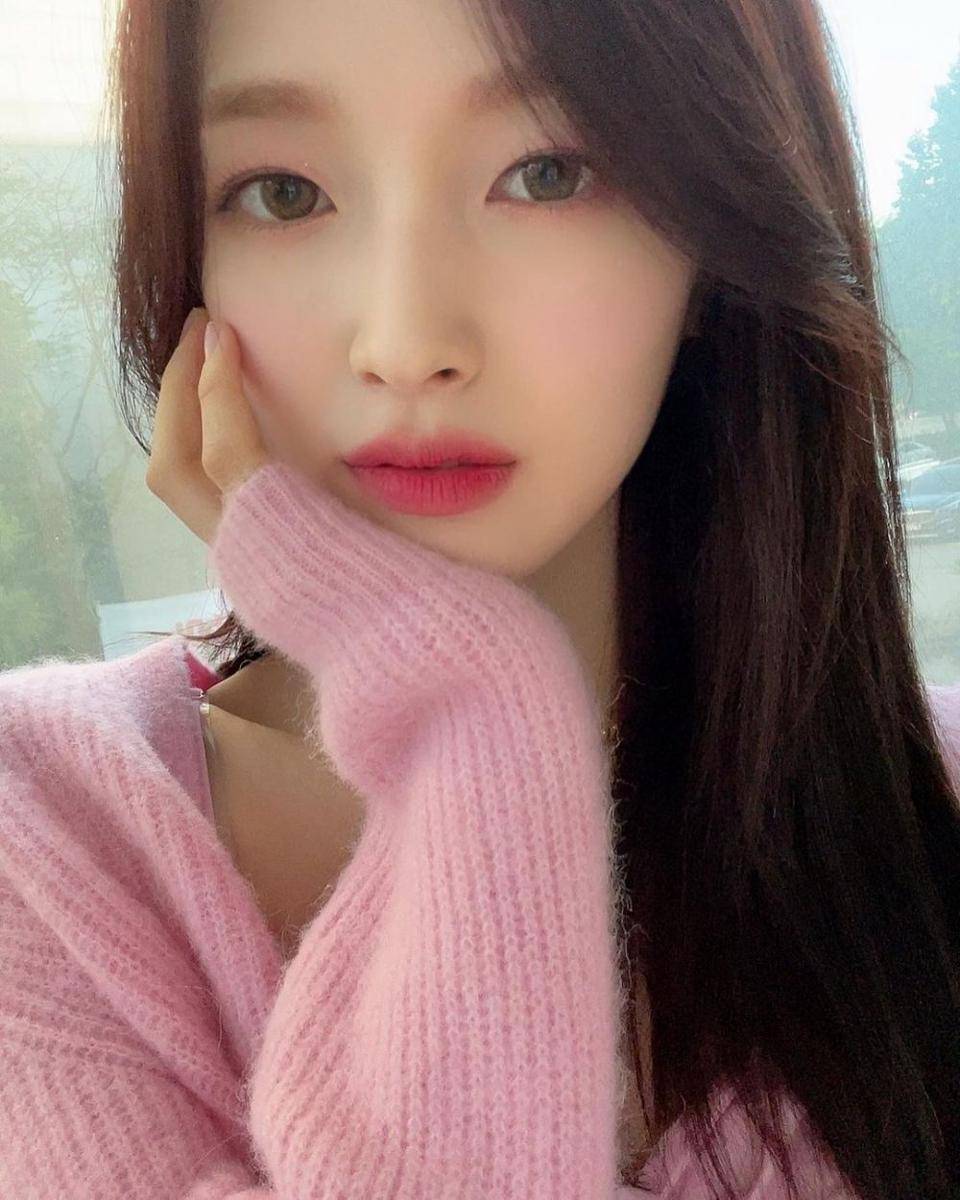 Arin OH MY GIRL (instagram.com/ye._.vely618)
