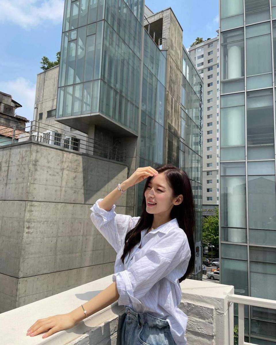 Arin OH MY GIRL (instagram.com/ye._.vely618)