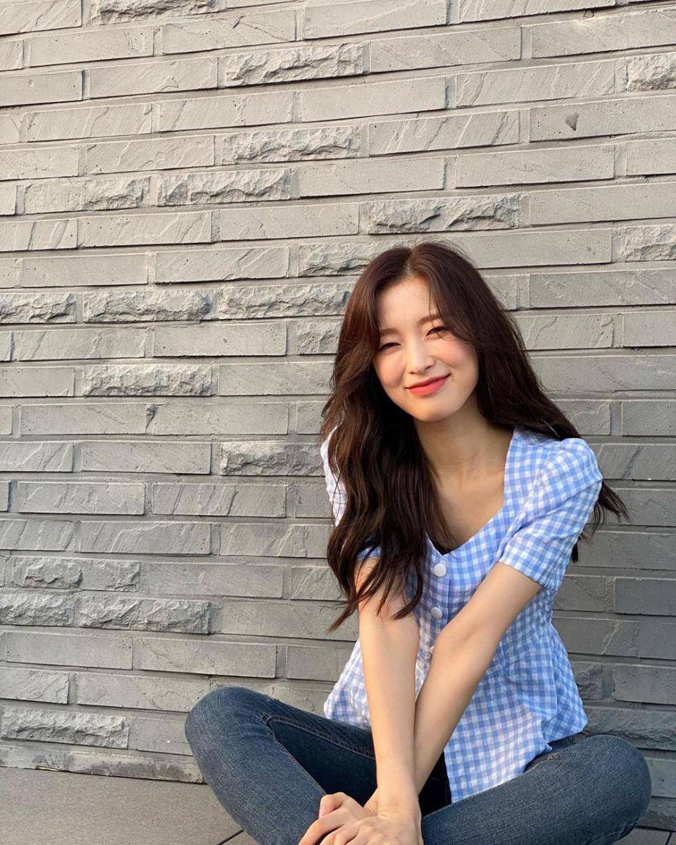 Arin OH MY GIRL (instagram.com/ye._.vely618)