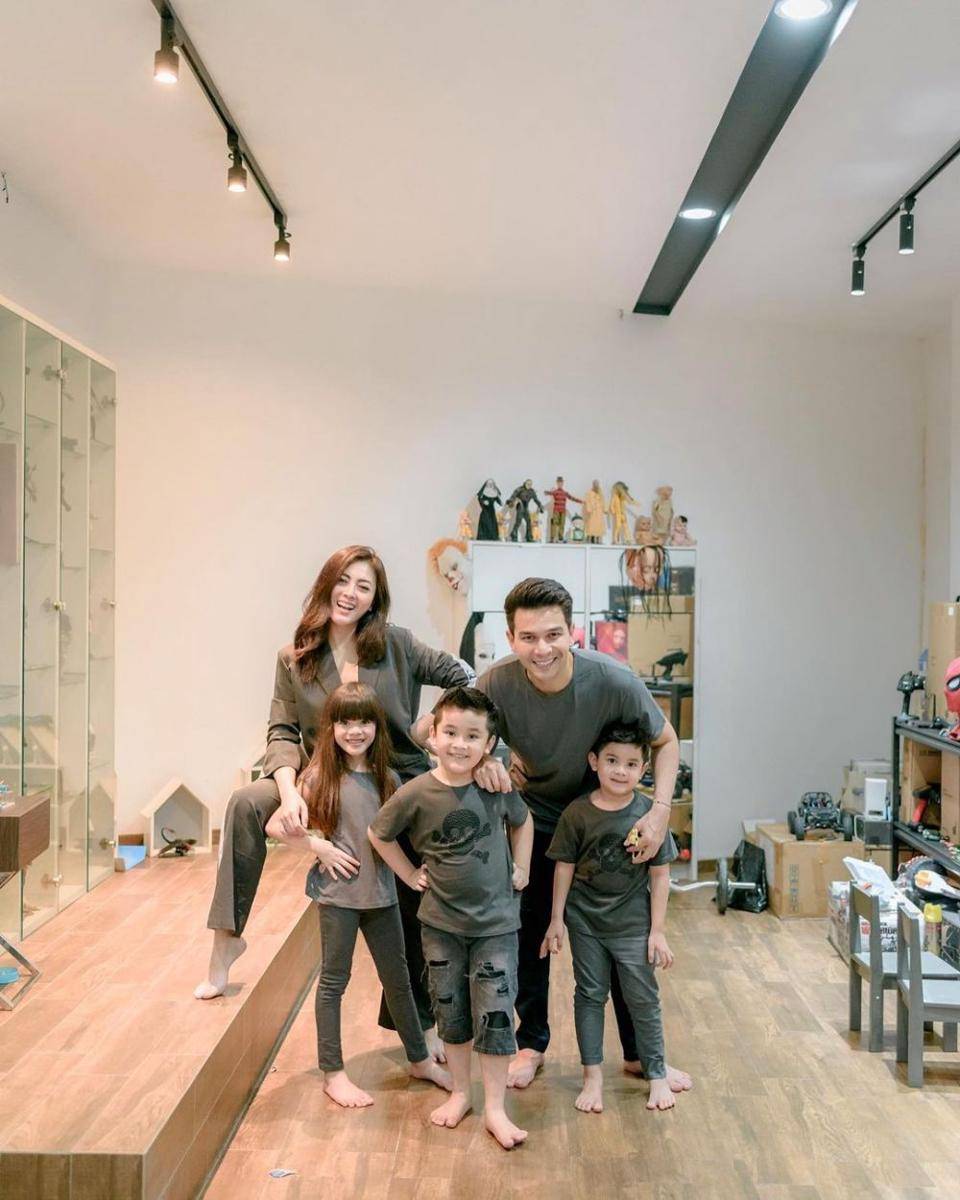 Jonathan Frizzy dan keluarga (instagram.com/ijonkfrizzy)