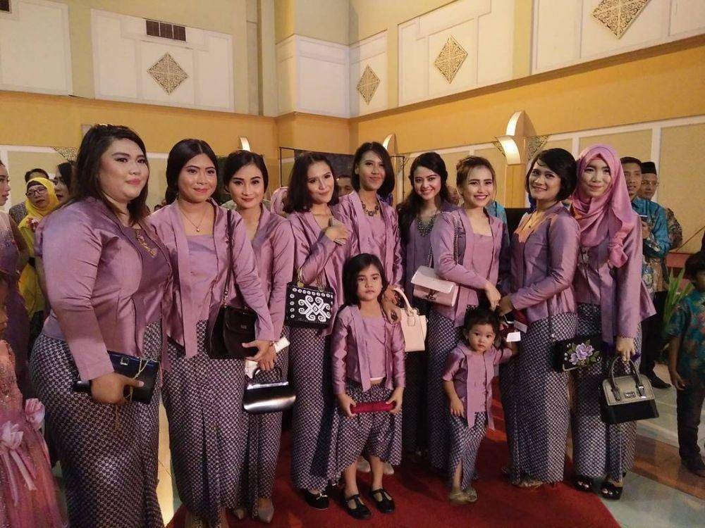 Kebaya keluarga Ayu Ting Ting (instagram.com/mom_ayting92_/)