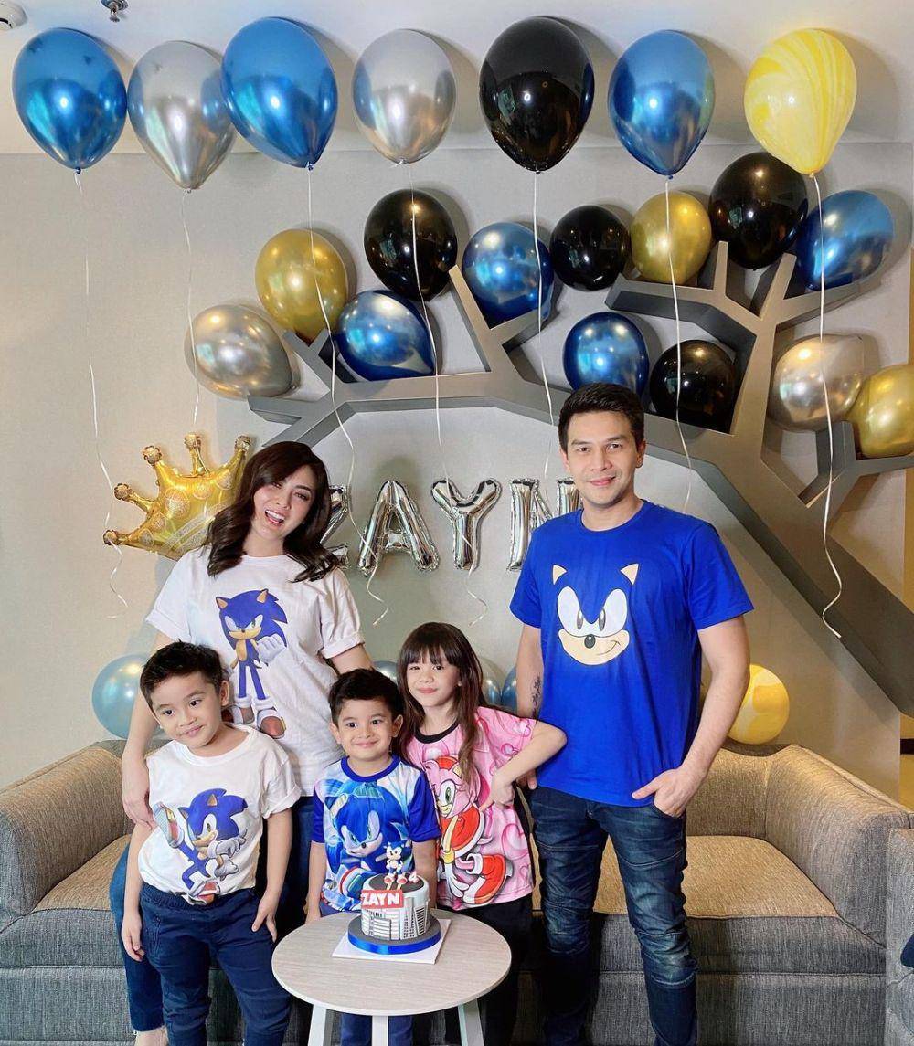 Jonathan Frizzy dan keluarga (instagram.com/ijonkfrizzy)