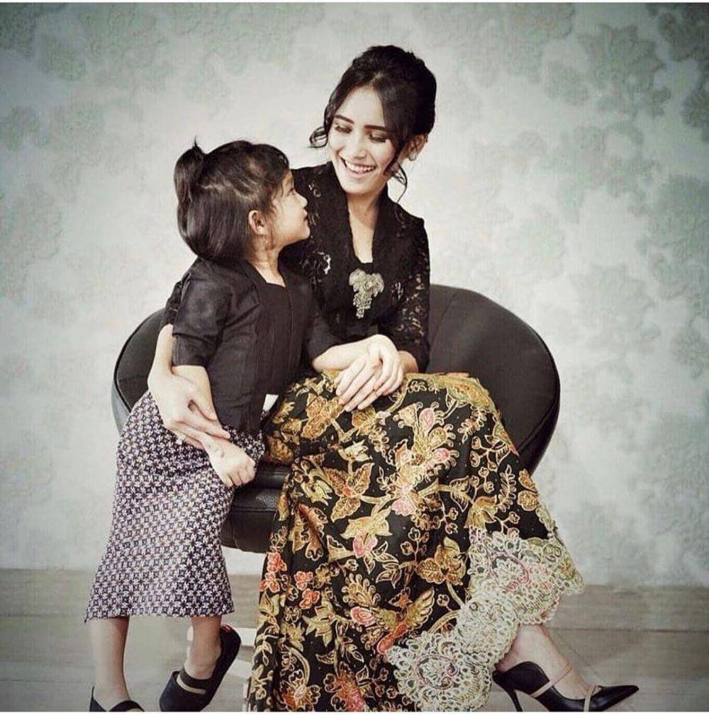 Kebaya keluarga Ayu Ting Ting (instagram.com/ayutingting92/)
