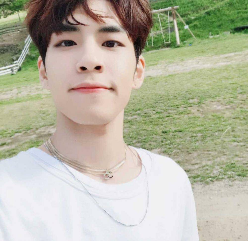 Wonpil DAY6 (instagram.com/day6kilogram)