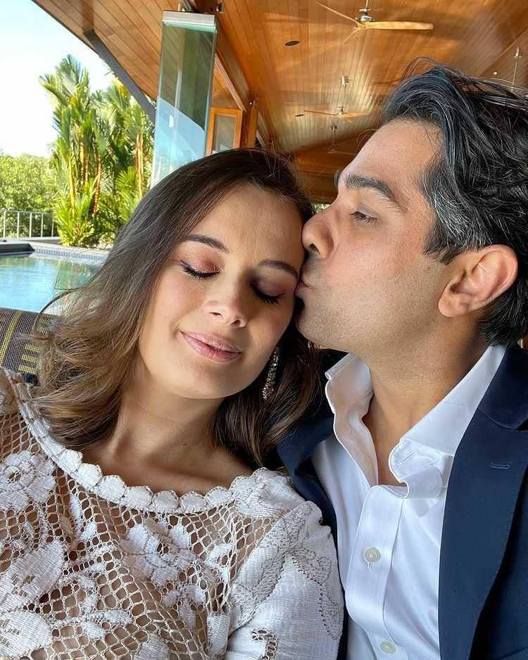 Evelyn Sharma dan suami (instagram.com/evelyn_sharma)