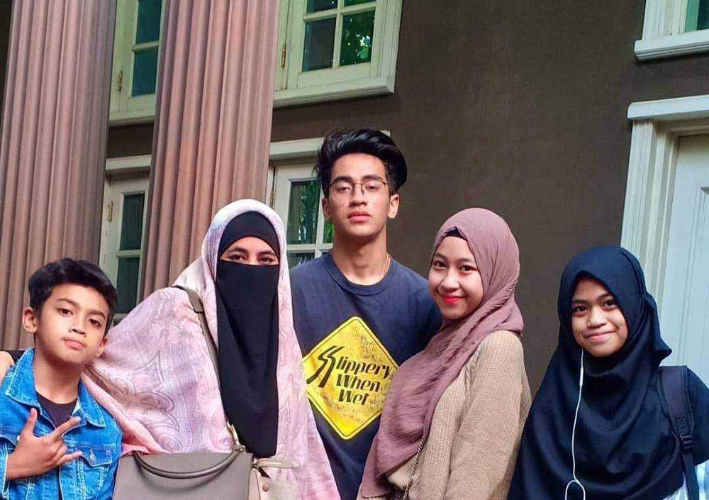 Pipik Dian Irawati (instagram.com/abidzar73)