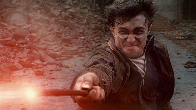 Harry Potter di pertarungan terakhir melawan Voldemort (dok. Warner Bros via variety.com)
