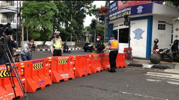 Dirumah Aja! Mulai Hari Ini Ruas Jalan di Kota Bandung Ditutup