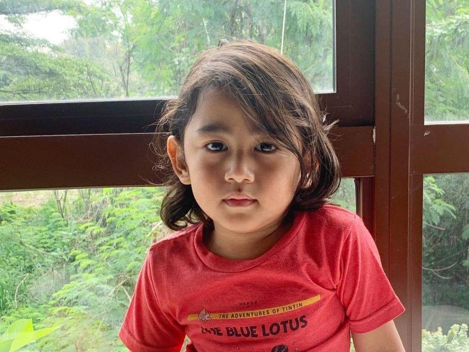 10 Potret Bambang, Anak Bebi Romeo yang Berambut Gondrong
