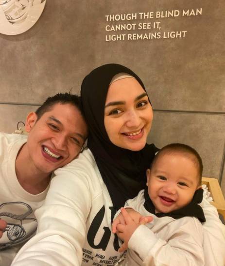 Keharmonisan Rezky Adhitya dan istri (instagram.com/thereal_rezkyadhitya)