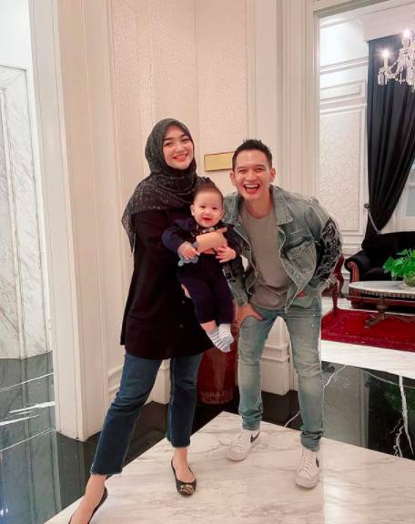 Keharmonisan Rezky Adhitya dan istri (instagram.com/thereal_rezkyadhitya)