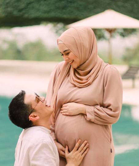 Keharmonisan Rezky Adhitya dan istri (instagram.com/thereal_rezkyadhitya)