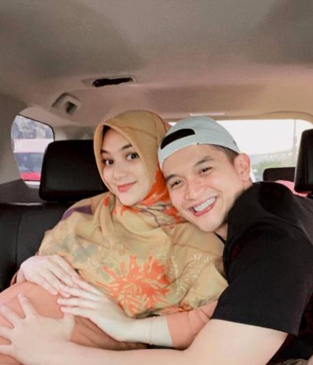 Keharmonisan Rezky Adhitya dan istri (instagram.com/thereal_rezkyadhitya)