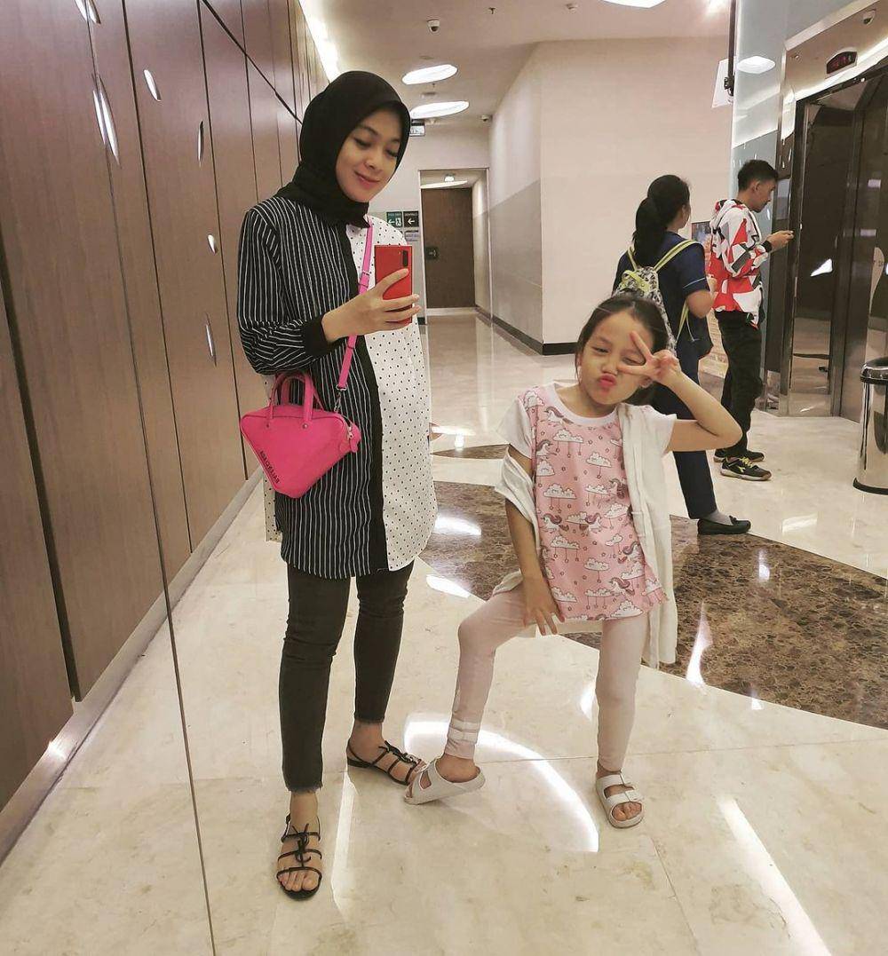 Dian Ayu Lestari dan buah hati (instagram.com/dianayulestari)