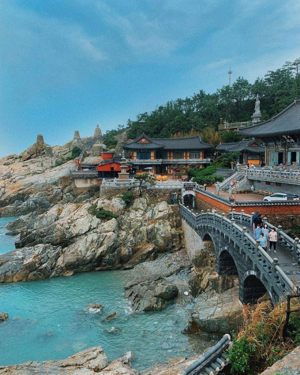 Haedong Yonggung Temple (instagram.com/caricakez)