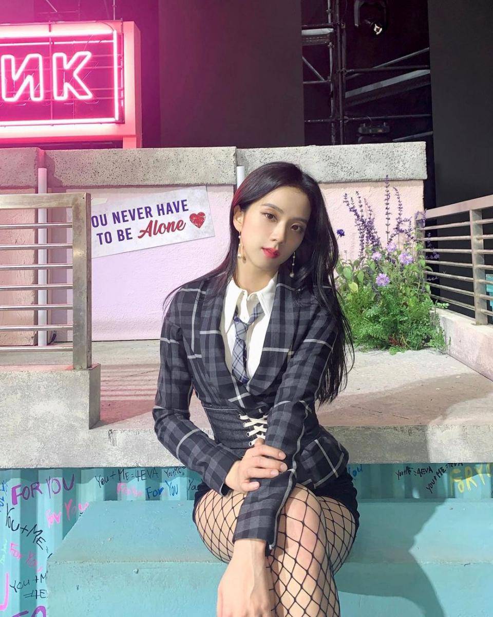 Jisoo BLACKPINK (instagram.com/sooyaaa__)