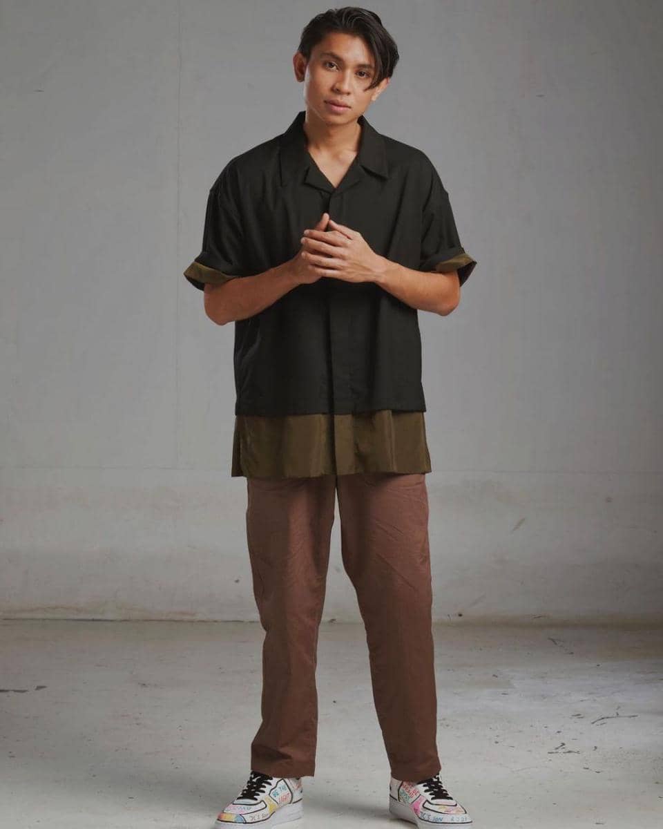 Rheno Poetiray (instagram.com/rhenopoetiray/)