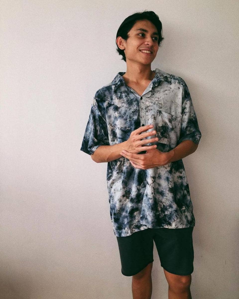 Rheno Poetiray (instagram.com/rhenopoetiray/)