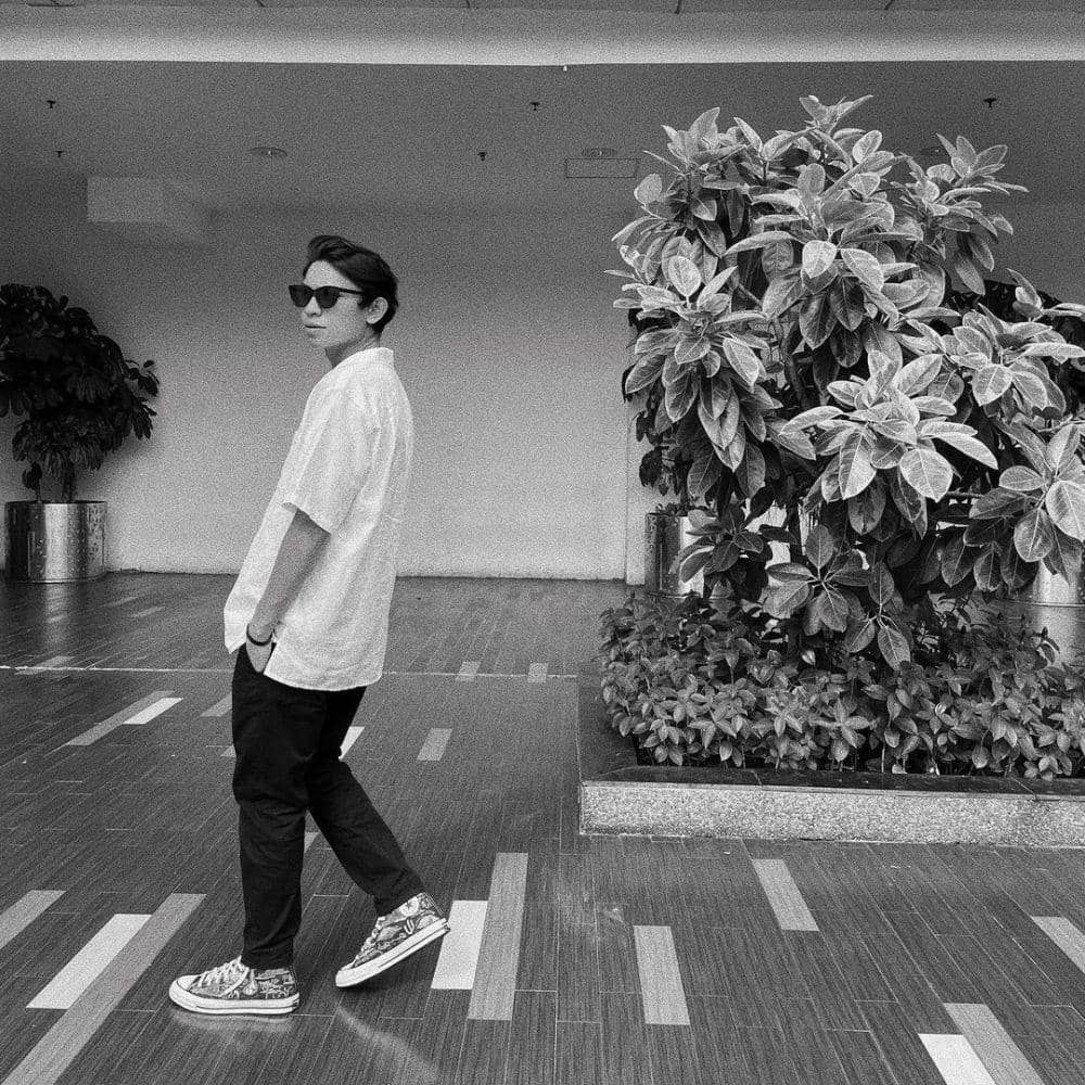 Rheno Poetiray (instagram.com/rhenopoetiray/)