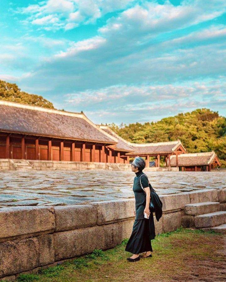 Jongmyo Shirne (instagram.com/iamyoungfromkorea)