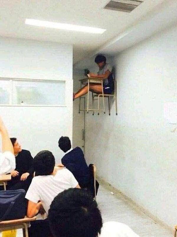 tingkah orang seperti sedang kesurupan (reddit.com/HalilHalidBey)
