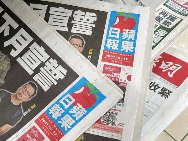 Jurnalis Media Pro-Demokrasi Hong Kong Apple Daily Ditangkap Polisi