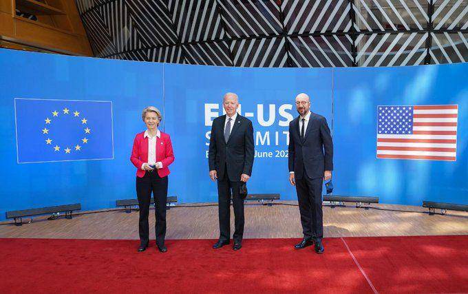 Presiden Joe Biden (di tengah) bertemu dengan Presiden Dewan Eropa Charles Michel dan Presiden Komisi Eropa Ursula von der Leyen, pada 14 Juni 2021. (Twitter.com/President Biden)