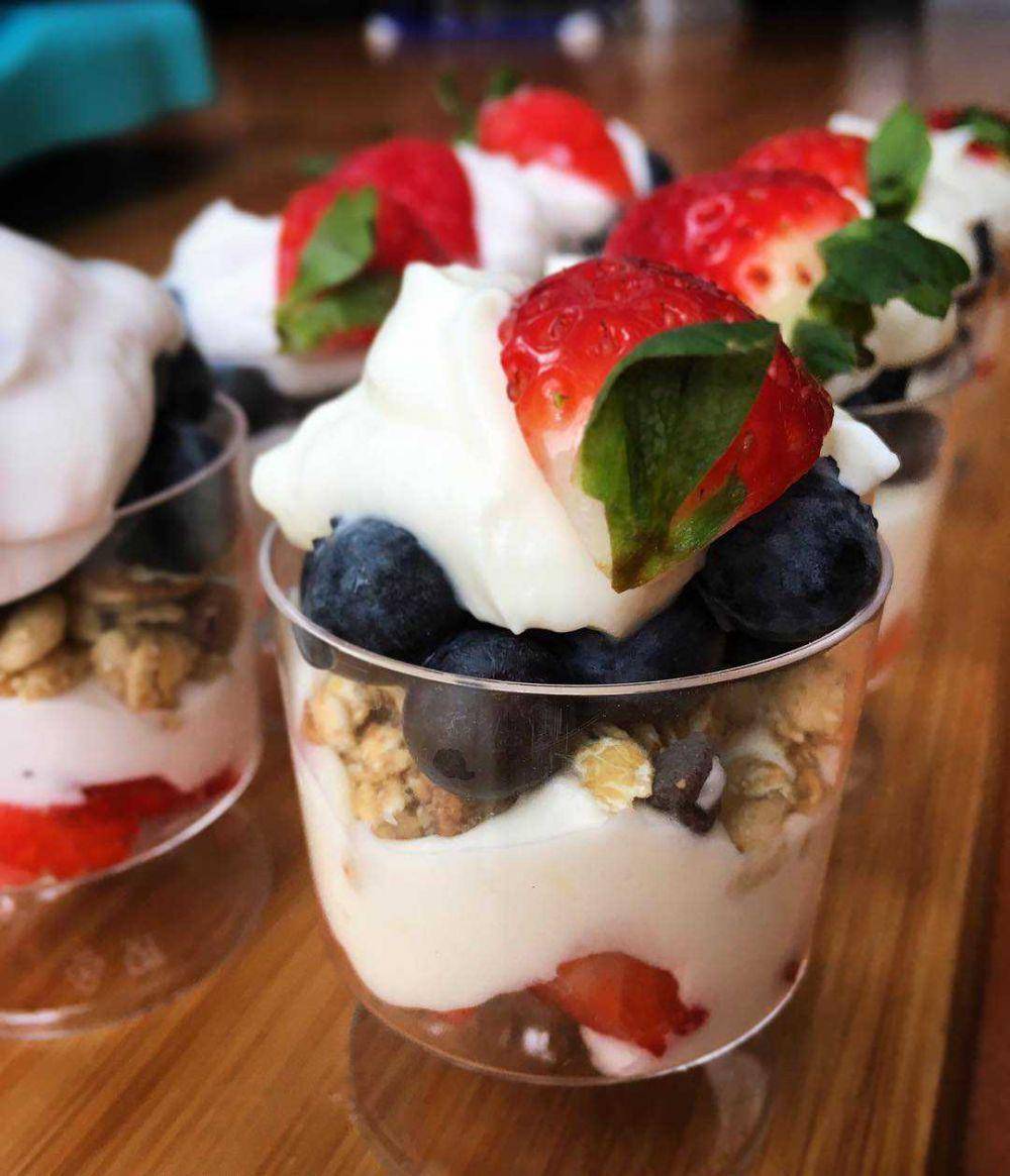 fruit parfait (instagram.com/experiencechicchef)