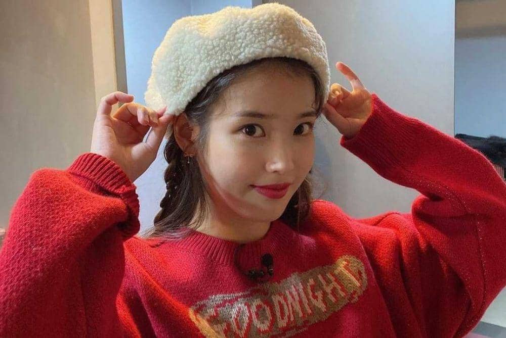 9 Potret Manis IU dengan Pose Imut yang Menggemaskan