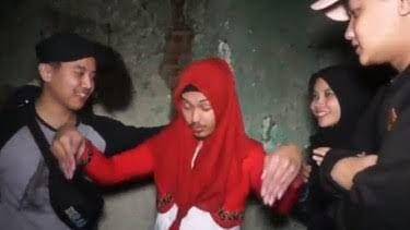 tingkah orang seperti sedang kesurupan (youtube.com/feldi geming)