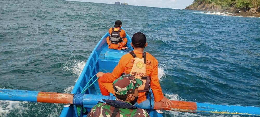 Pos Basarnas Trenggalek melakukan pencarian terhadap dua nelayan yang hilang. IDN Times/ istimewa