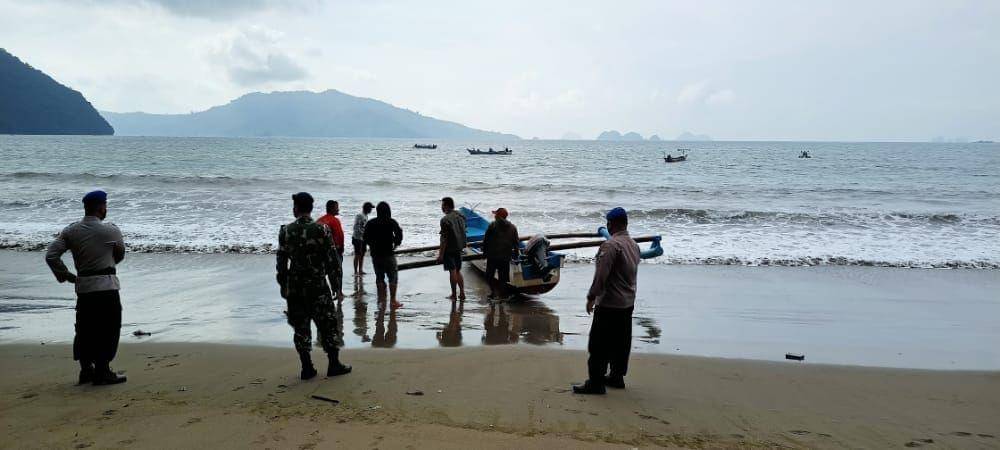 Pos Basarnas Trenggalek melakukan pencarian terhadap dua nelayan yang hilang. IDN Times/ istimewa