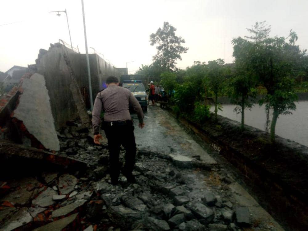 Lokasi robohnya tembok yang memakan korban di Kota Blitar. IDN Times/ istimewa