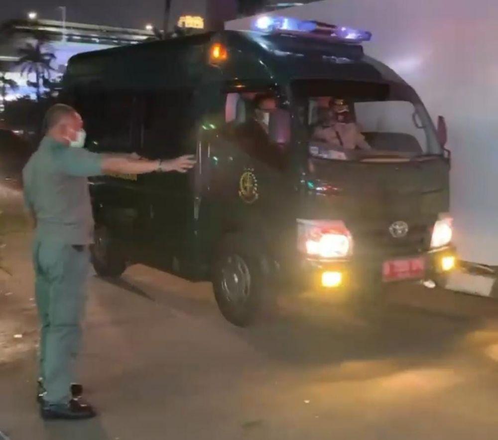 [BREAKING] Tiba di Kejagung, Buron Kakap Adelin Lis Dikawal Ketat