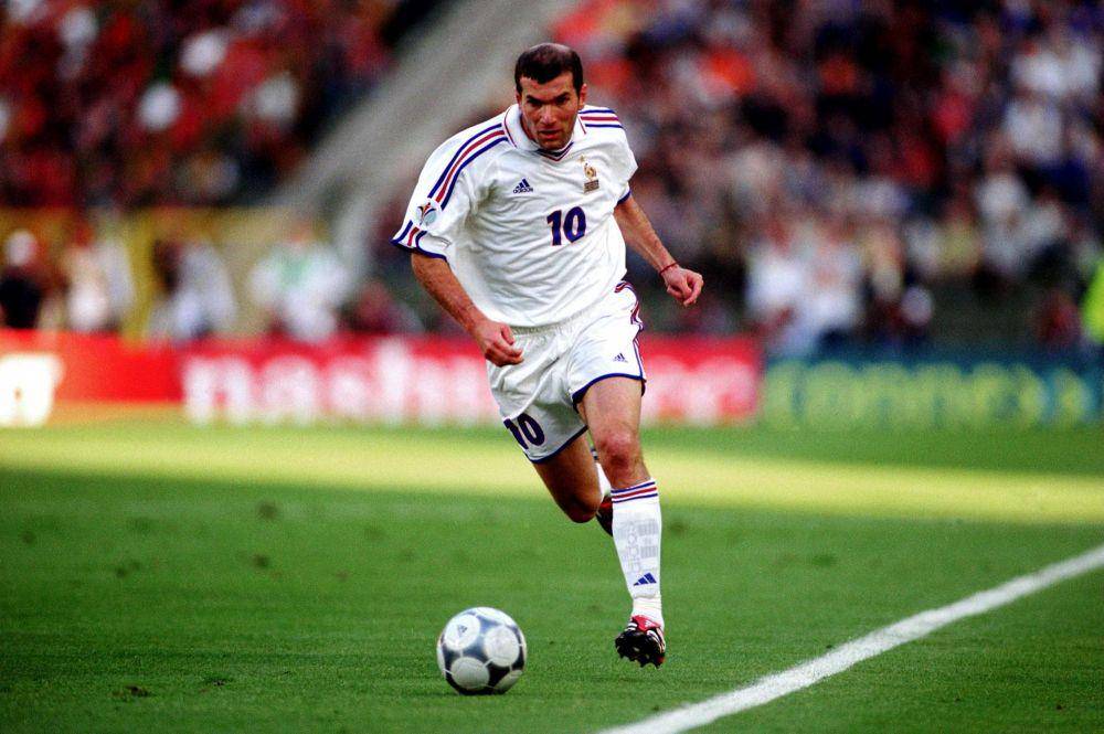 Zinedine Zidane di Piala Eropa 2000 (thesportsman.com)