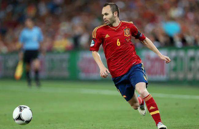 Andres Iniesta di Piala Eropa 2012 (givemesport.com)