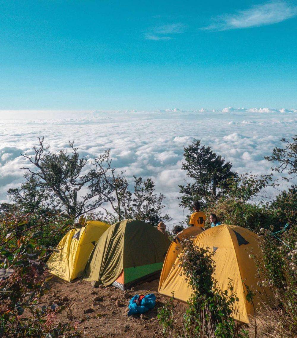 Gunung Cikuray (instagram.com/dgoreinnamah)