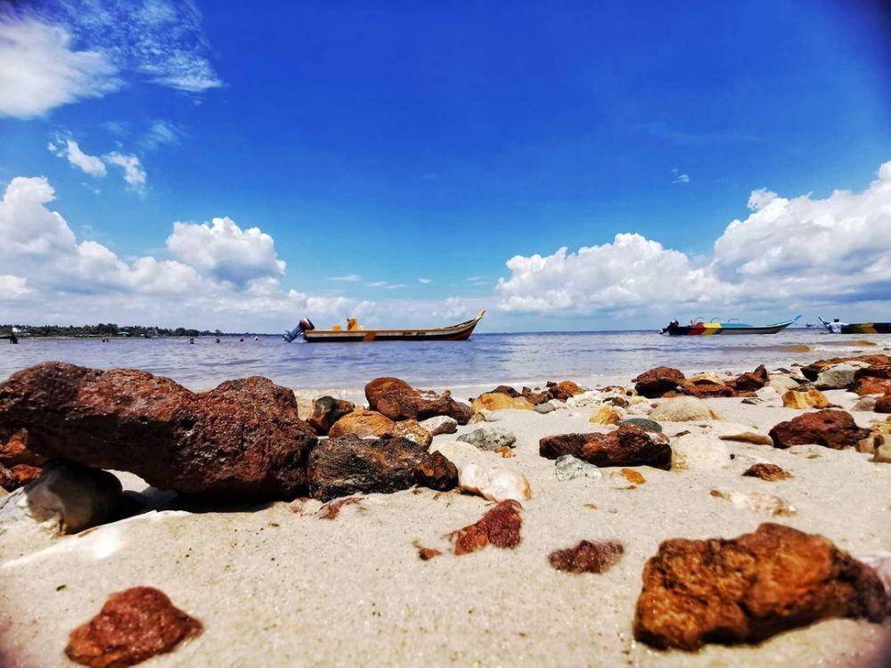 Ilustrasi Pantai Koneng, Dumai (instagram.com/listi_3h)
