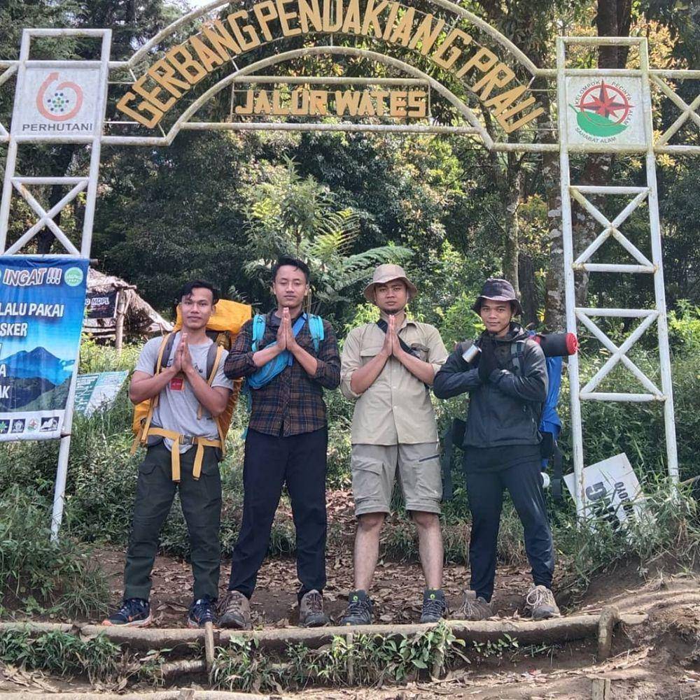 gerbang pendakian Wates di Gunung Prau (instagram.com/saefulanwar_alfatih)
