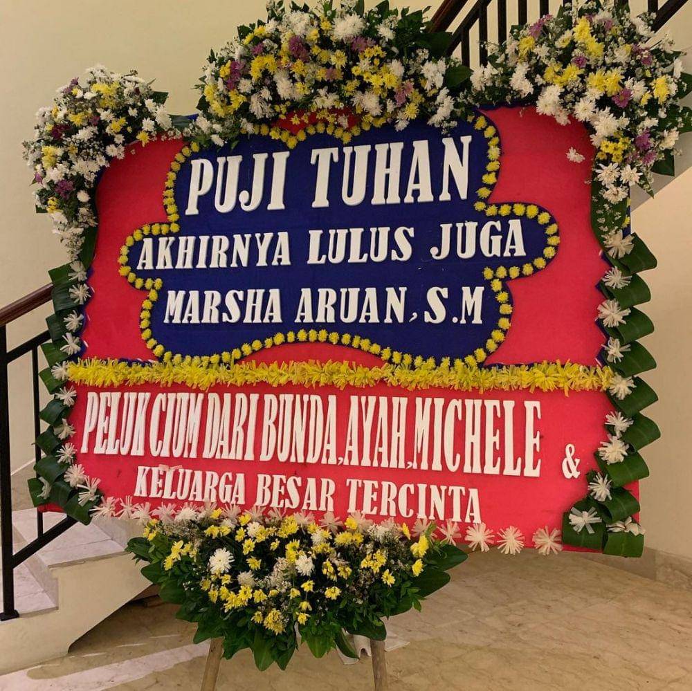 Momen kelulusan Marsha Aruan. (instagram.com/bundalisa)