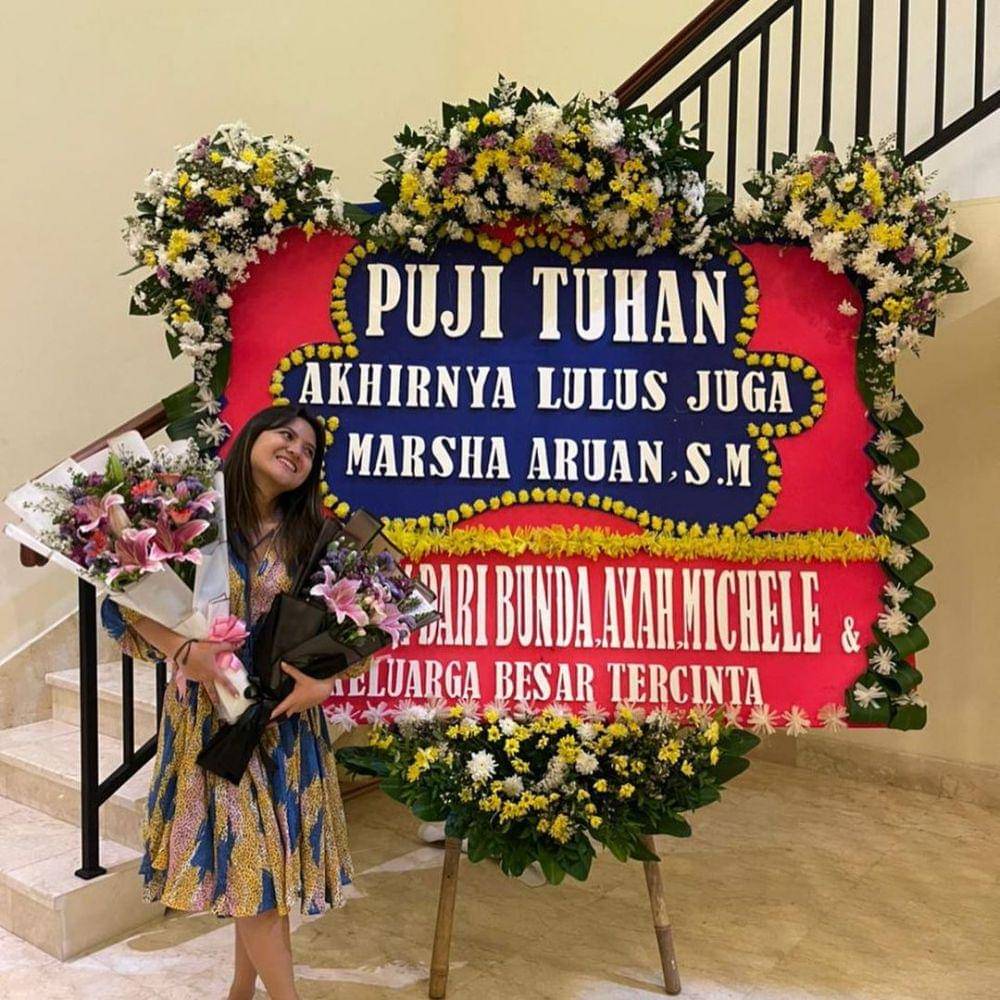 Momen kelulusan Marsha Aruan. (instagram.com/bundalisa)