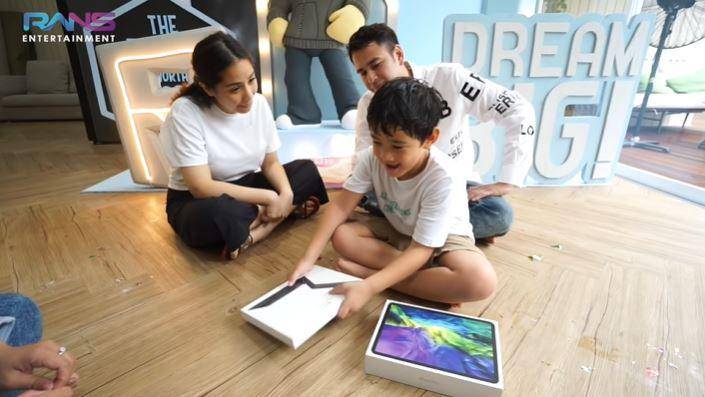 Rafathar lulus TK (Youtube.com/Rans Entertainment)