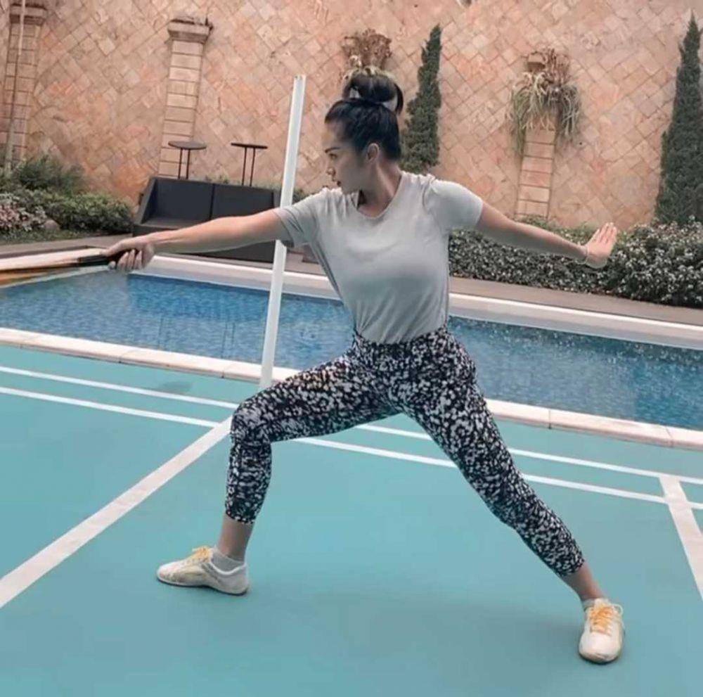 Krisdayanti olahraga. (instagram.com/krisdayantilemos)