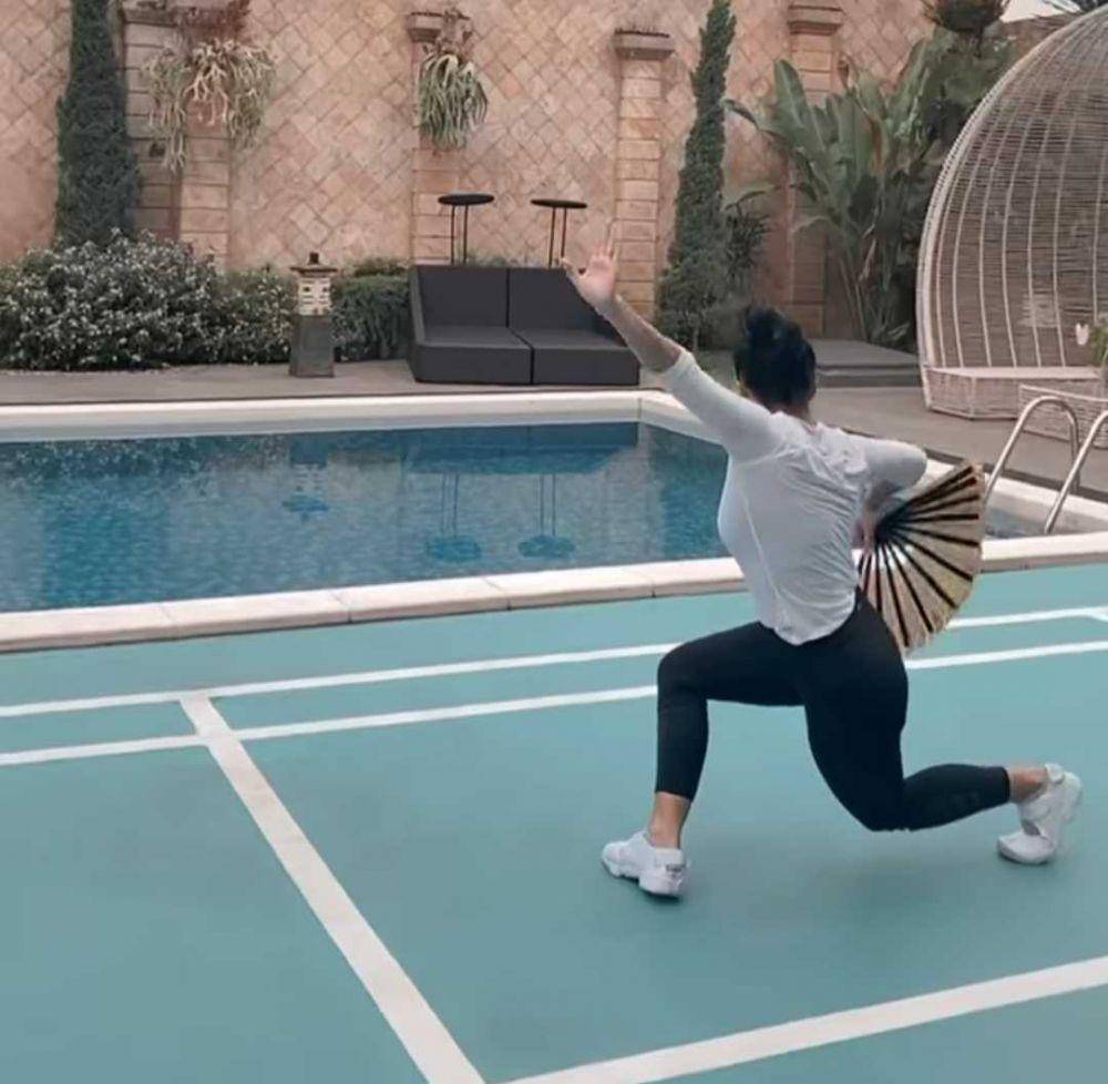 Krisdayanti olahraga. (instagram.com/krisdayantilemos)